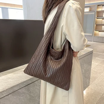 2023 Луксозна марка чанта за подмишниците за жени, Благородна чанта през рамо, Сладки портфейли и портмонета, Дизайнерска чанта за ръце
