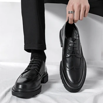 Мъжки обувки с перфорации тип 