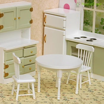 Куклена къща в мащаб 1: 12, Миниатюрни мебели, Кръгла бяла Дървена Кухненска маса и комплект от 2 стола, модел за декор градина