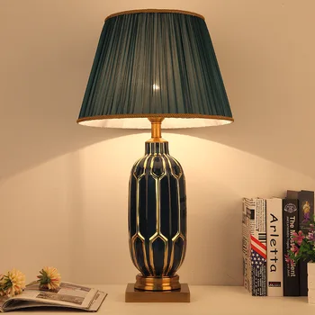 Американската керамични лесна настолна лампа в стил ретро, европейската съвременна висококачествена хотелска хол, мека нощно шкафче, настолна лампа за спални
